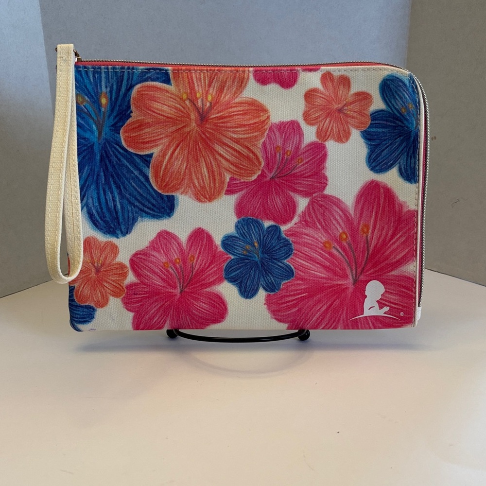 Floral Canvas Wristlet NWOT 9” x 7”